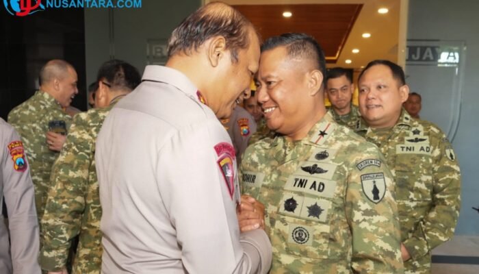 Wujud Kuatnya Sinergi TNI-Polri, Danrem Bhaskara Jaya Hadiri Silaturahmi Kapolda Jatim di Kodam V/Brawijaya