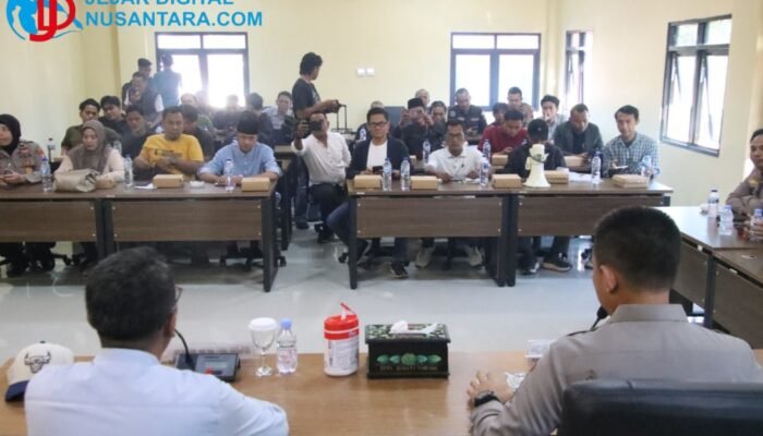 Bahas Evaluasi Humas hingga Status Polresta, Kapolresta Sumenep Buka Ruang Dialog dengan Jurnalis dan Aktivis