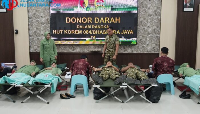 Donor Darah Warnai HUT ke-60 Korem 084/Bhaskara Jaya, Dandim Gresik dan Ketua Persit Beri Teladan Kepedulian 