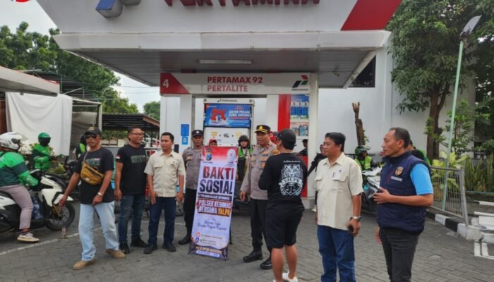 Sinergi Polsek Kebomas dan YALPK Group Gelar Aksi Sosial Sambut HUT RI ke-81 di Gresik