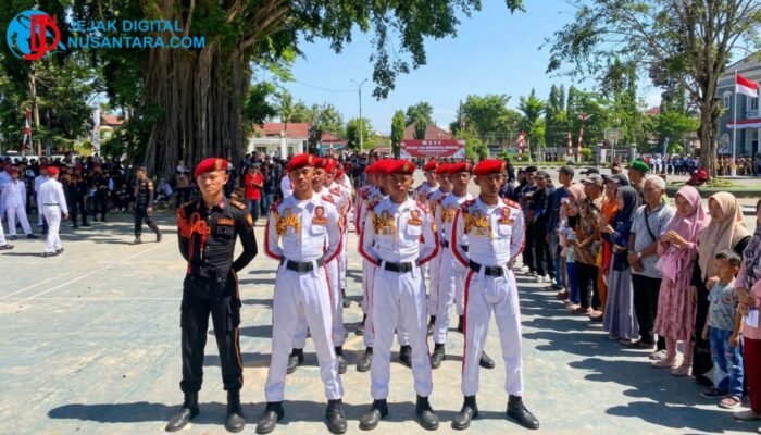 Aksi SMK Indo Baruna Bangkalan Pukau Warga: Padukan PBB Presisi dan Musik Guns N’ Roses di Gerak Jalan HUT ke-81 RI