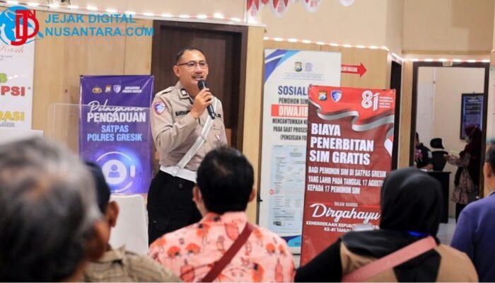 HUT ke-81 RI: Satlantas Polres Gresik Bagikan SIM Gratis untuk Warga Lahir 17 Agustus
