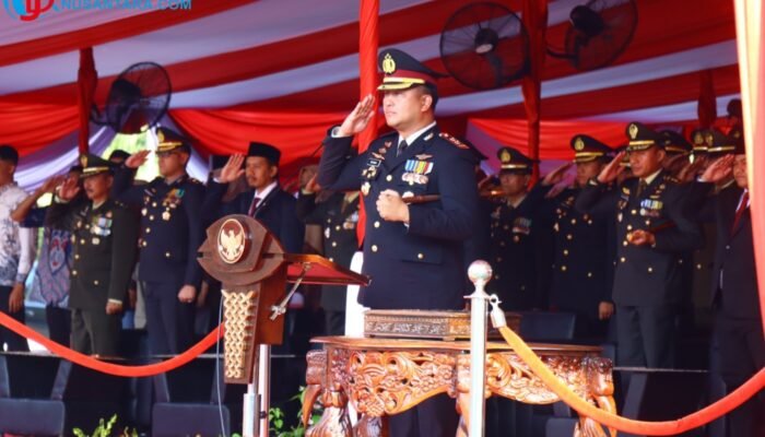 Kapolres Gresik Pimpin Upacara Penurunan Bendera HUT ke-81 RI, Rampungkan Rangkaian Kemerdekaan dengan Khidmat