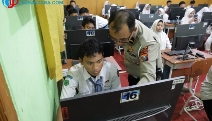 Polres Gresik Bekali Ratusan Siswa SMAN 1 Edukasi AI dan Literasi Digital