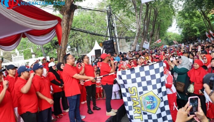 HUT RI ke-81: Polres Gresik Terjunkan Personel Gabungan Amankan Jalan Sehat di Bandar Grissee