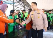 Kapolres Gresik Gelar Dialog dan Bagi Bansos Paket Beras ke Ratusan Driver Ojol