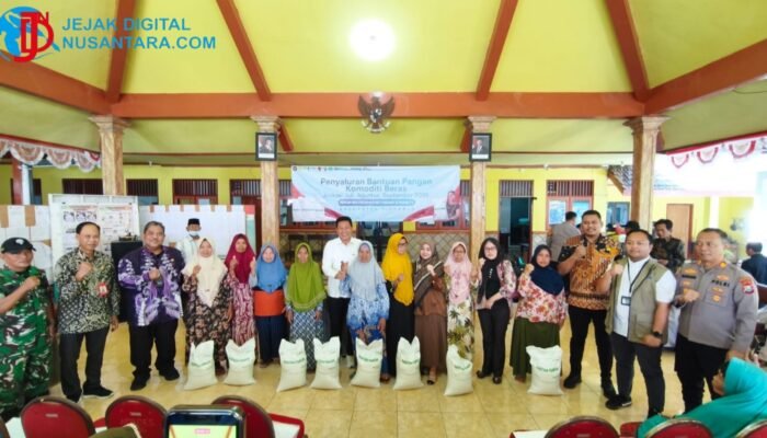 Pantau Bansos Beras di Jabon, Bupati Sidoarjo Pastikan Tepat Sasaran