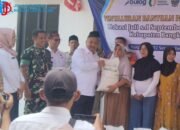 Kodim Bangkalan Dampingi Penyaluran Bantuan Beras untuk 1.333 Warga di Pejagan