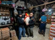 URC Satreskrim Polres Sampang Salurkan Bansos untuk Warga Tak Mampu di Desa Apa’an