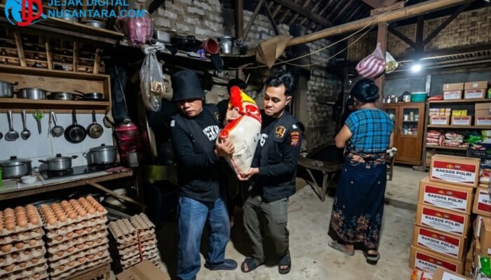 URC Satreskrim Polres Sampang Salurkan Bansos untuk Warga Tak Mampu di Desa Apa’an