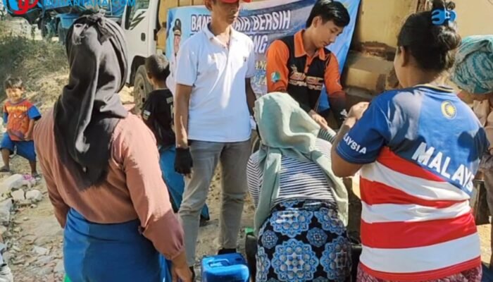 AWAS dan BPBD Sampang Tembus Medan Terjal Salurkan Air Bersih ke Desa Pajeruan