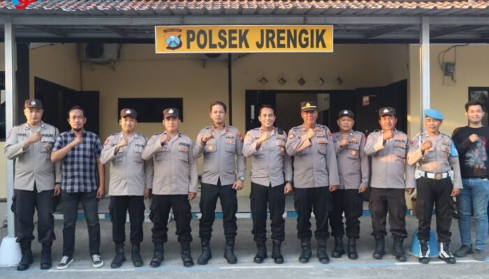Perkuat Harkamtibmas dan Soliditas Anggota, Kapolres Sampang Kunjungi Polsek Jrengik