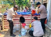 Polres Bojonegoro Pasok 25 Ribu Liter Air Bersih untuk Warga Terdampak Kemarau di Kumpulrejo