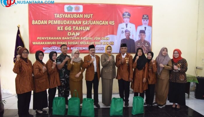 Momen Tasyakuran DHC 45, Wabup Sidoarjo Serahkan Bansos Sembako untuk 300 Warakawuri