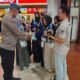 Polresta Bandara Soetta Bagikan Snack Gratis di Terminal 2, Pastikan Keberangkatan Aman