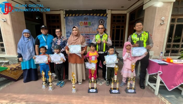 Satlantas Polres Gresik Kenalkan Tertib Lalu Lintas Sejak Dini, Anak-Anak Belajar Rambu Sambil Bersepeda
