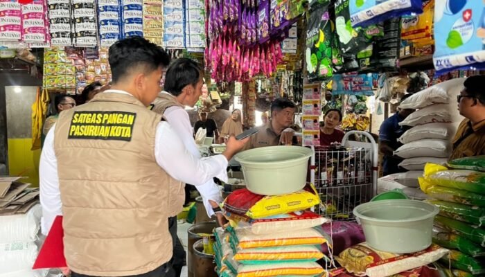 Sidak Pasar Kebonagung dan Pasar Besar, Satgas Pangan Polres Pasuruan Kota Pastikan Stok Beras Aman dan Sesuai HET