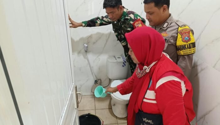 Babinsa Rungkut Bersama Warga Bergerak Cegah DBD Lewat Gebyar PSJN di Gunung Anyar