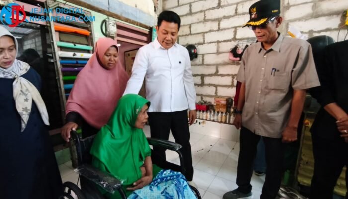 Bupati Sidoarjo Subandi Tinjau RTLH di Buduran: Instruksikan Bedah Rumah Hingga Serahkan Bantuan Kursi Roda