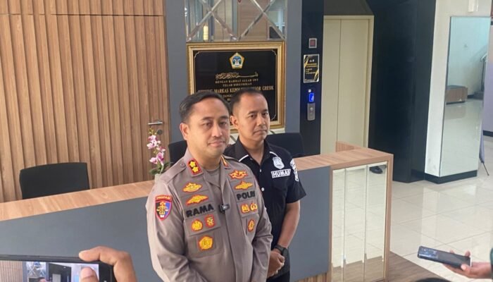 Pria Mengaku DC Pinjol Peras dan Ancam Sebar Foto Syur Wanita di Gresik, Polisi Turun Tangan