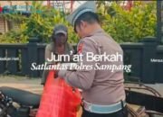 Satlantas Polres Sampang Gelar Jumat Barokah, Sasar Tukang Tambal Ban dan Becak