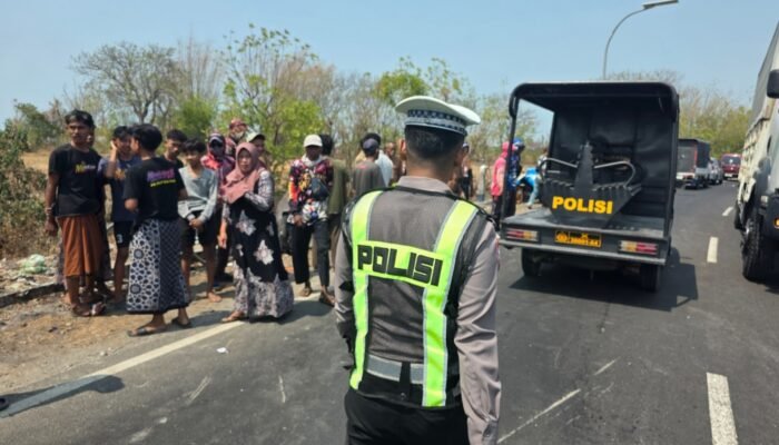 Pengendara Motor Tabrak L300 di JLS Sampang, Satu Penumpang Tewas dan Pengemudi Kritis
