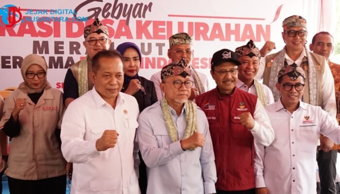 Menko Pangan Zulkifli Hasan Cek Operasional KDKMP Tambakrejo Waru, Didampingi Wabup Mimik Idayana