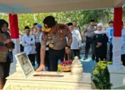 Didampingi Khofifah dan KSPSI, Kapolri Ziarah ke Makam Pejuang Buruh Marsinah di Nganjuk
