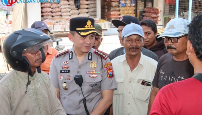 Upaya Pendekatan Humanis, Kapolresta Sumenep Sapa Pedagang dan Pengunjung Pasar Anom