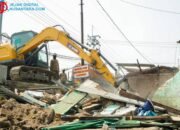 Pemkab Sidoarjo Bongkar 67 Bangunan Liar di Frontage Road Waru–Buduran
