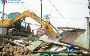 Pemkab Sidoarjo Bongkar 67 Bangunan Liar di Frontage Road Waru–Buduran