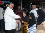 Bupati Aceh Singkil Serahkan Bonus Rp75 Juta untuk Enam Qari-Qariah Berprestasi MTQ ke-37