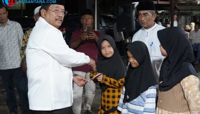 Bupati Aceh Singkil Serahkan Bonus Rp75 Juta untuk Enam Qari-Qariah Berprestasi MTQ ke-37