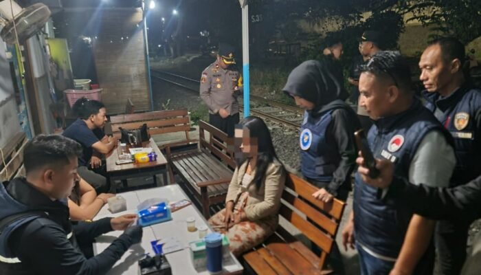 Jaga Kamtibmas Kondusif, Kapolres Gresik dan BNNK Pimpin Operasi Gabungan Sisir Miras dan Narkoba
