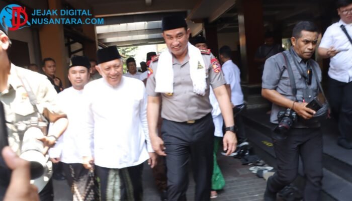 Sinergi Ulama dan Umara: Kapolri Jenderal Suyudi Ario Seto Silaturahmi ke Ponpes Tebuireng dan Ziarah Makam Gus Dur